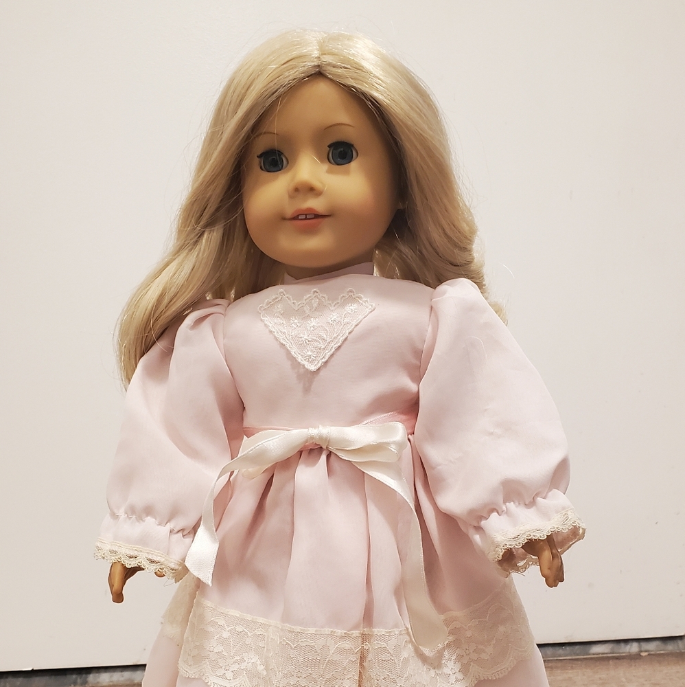 18" doll dress and shoes pink victorian good condition. Dress fits snug. Doll no
